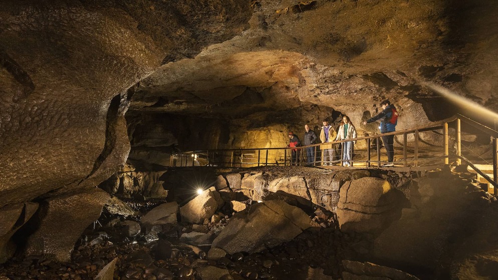 marble-arch-caves-fermanagh-cavern-bg