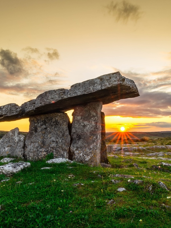 poulnabrone-bg-desk
