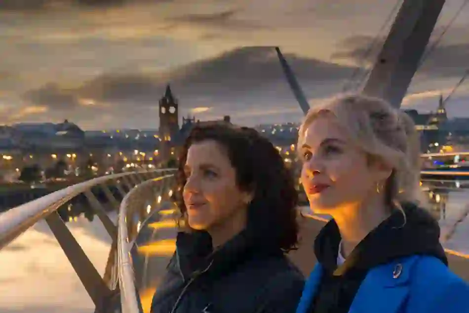 craic-in-ireland-peace-bridge-derry-londonderry-bg