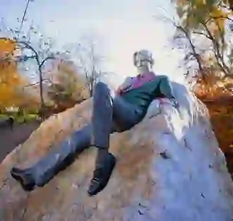 lgbtq-ireland-oscar-wilde-statue-dublin