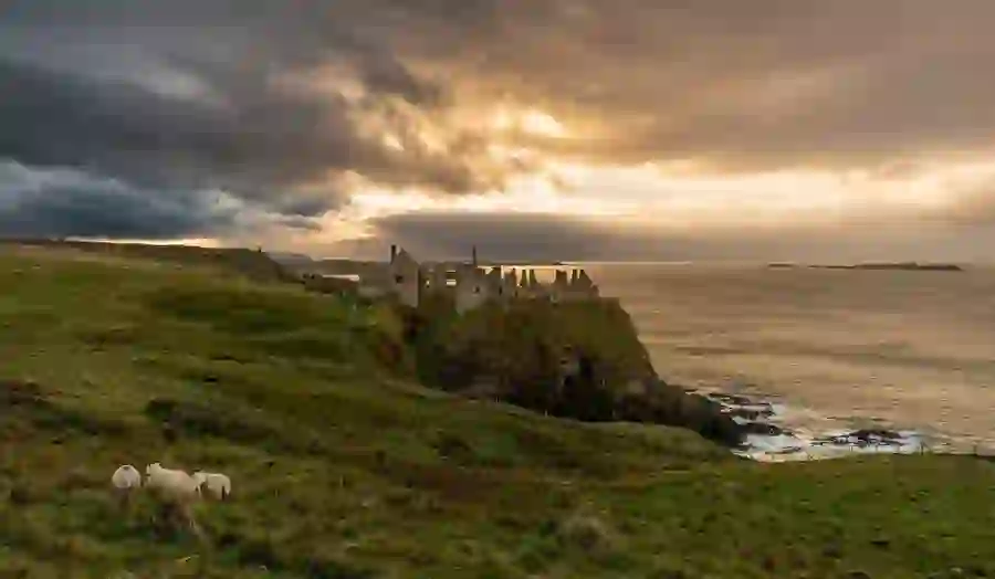 irelands-cliffs-dunluce-castle-antrim