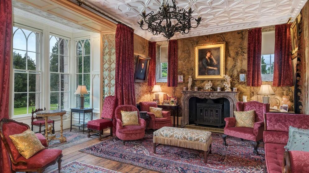 women-who-made-history-bg