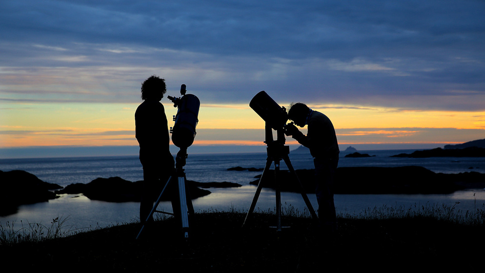 kerry-international-dark-sky-reserve-stargazers-silhouettes