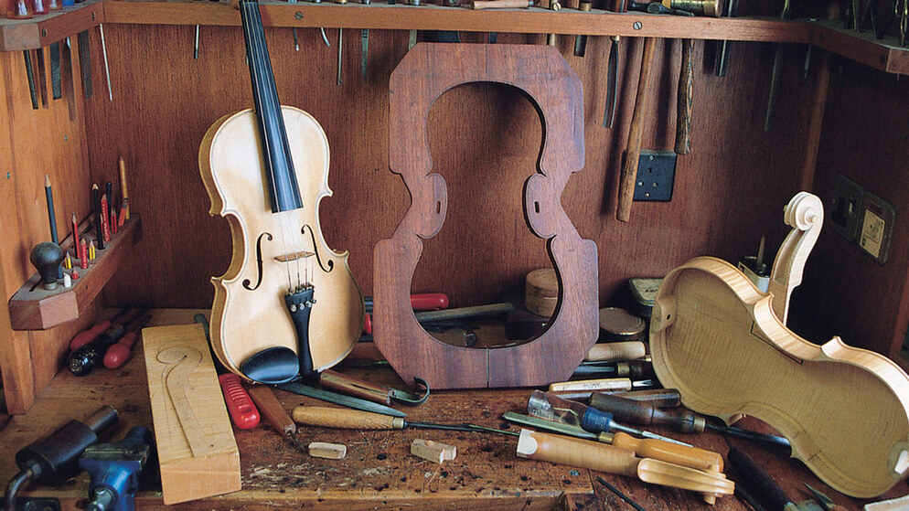 TRADITIONAL FIDDLE MAKING